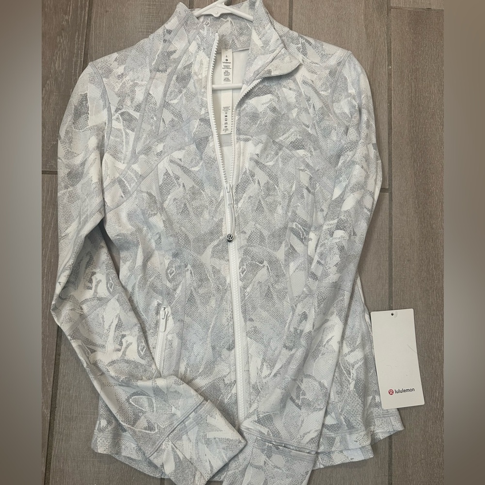 Lululemon define jacket size 6 BNWT